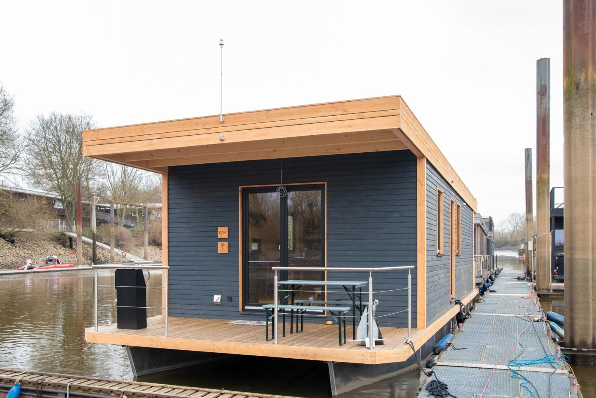 Komfort-Hausboot Diva Mit Kamin Hamburg Exterior photo