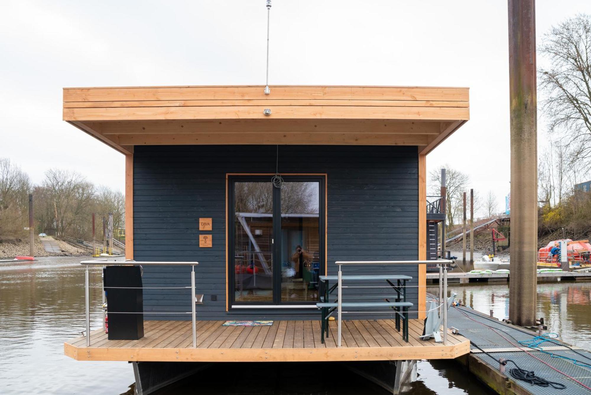 Komfort-Hausboot Diva Mit Kamin Hamburg Exterior photo